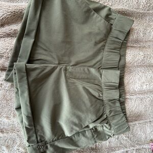 Columbia Green Cargo Shorts with Elastic Waistband